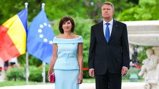 Presedintele Klaus Iohannis implineste astazi 59 de ani! Cum isi sarbatoreste seful statului ziua de nastere