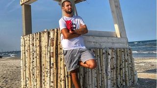 Catalin Cazacu, romantic la malul marii! I-a daruit un trandafir si au privit impreuna rasaritul