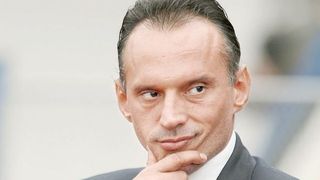 Aici locuieste un celebru fotbalist din Generatia de Aur! Casa lui Florin Prunea are o terasa imensa pe acoperis!