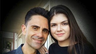 Imagini emotionante de la mormantul lui Aurelian Preda. Un calugar are grija de locul de veci al solistului