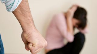 5 zodii de barbati VIOLENTI. Afla zodiile care iti pot pune viata in pericol