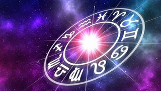 HOROSCOP IULIE 2018: Cumpenele tale, in functie de zodie. Cine o duce prost cu banii, pe cine il paste o despartire