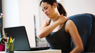 Statul indelungat pe scaun ne poate scurta viata, avertizeaza specialistii!  Sansele de deces cresc cu 20% daca facem ASTA