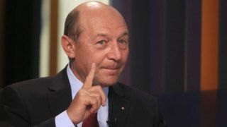 Finul lui Traian Basescu, prins cu "amanta" la un hotel din Bucuresti! Omul este primar intr-un oras mare al Romaniei