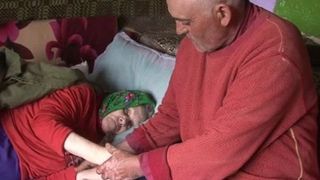 Sotul Valeriei Iurescu, batrana care a cantat non-stop o saptamana in spital, si-a refacut viata! Dupa moartea femeii de 67 de ani, fostul sot s-a mutat la noua iubita