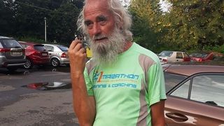 Barbatul care i-a impresionat pe ploiesteni! Multi il vazusera, dar nici unul nu stia cu ce se ocupa el de fapt! Respect!