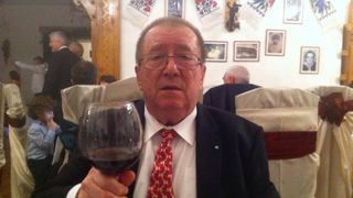 Dumitru Farcas a cantat la o petrecere unde s-a scos pusca! Cel care a luat arma a fost Benone Sinulescu!