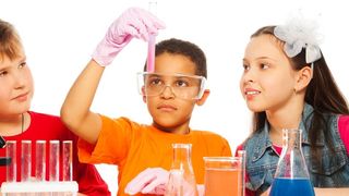 Conceptul care a cucerit tot mapamondul a ajuns si in Romania!  "Fun science" are ca scop familiarizarea copiilor cu notiuni stiintifice fundamentale