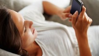 Radiatiile emise de ecranele dispozitivelor electronice afecteaza vederea. Explicatia oamenilor de stiinta