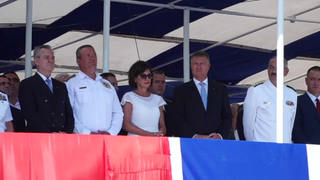 Carmen Iohannis, aparitie ravisanta la Constanta, de Ziua Marinei! Prima doamna i-a dat pe toti pe spate cu tinuta ei! "Mai elegant de atat nu se poate"