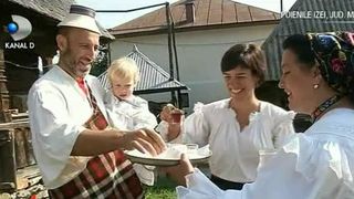 Turistii straini, pusi la munca in Maramures! De ce aleg sa viziteze aceasta zona a Romaniei