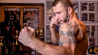 Faimosul Yamato Zaharia, campion mondial la Kempo, recunoaste ca incaseaza bataie regulat, in ring