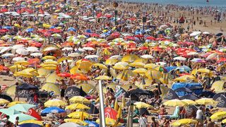 Programul "Litoralul pentru toti" s-a lansat din nou in septembrie. Cat trebuie sa platiti acum pentru o saptamana la mare