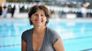 Romanca numita ministru al Sportului in Franta a fost umilita de francezi! Un ziarist a sugerat ca Roxana Maracineanu ar putea fura banii stransi pentru o inotatoare!