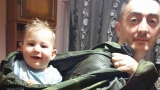 Caporalul Vasile Mihalcia s-a intors in Afganistan, unde lupta si pentru viata fiului sau! Darius sufera de tetrapareza spastica si epilepsie si are nevoie de bani pentru tratament in strainatate