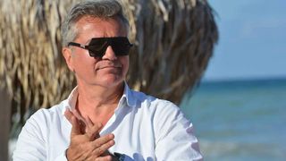 Dan Bittman si-a scos la inchiriat vila de pe malul lacului Sulimanu! In casa cantaretului se poate dormi cu 65 de euro pe noapte!