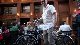 Mugur Mihaescu castiga bani frumosi de pe urma pub-urilor din Centrul vechi! Barurile i-au adus lui Garcea un profit de 650.000 euro!