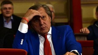 Ilie Nastase a esuat in afacerea cu sampanie de lux si tutun! In doi ani, profitul sau a fost de doar 600 de euro!