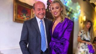 Imagini de senzatie de la botezul nepoatei lui Traian Basescu. Uite cum a aratat tortul si cum a dansat fostul sef al statului cu fiica lui, Elena.