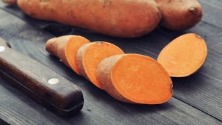 M&acirc;ncarea săracului, vedetă &icirc;n marile restaurante! Cartoful este mai căutat ca niciodată