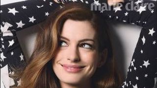 Actrita Anne Hathaway a purtat o rochie la fel ca a Elenei Udrea