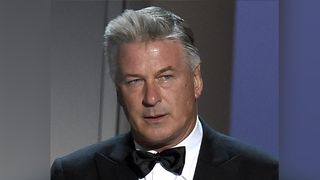 Actorul Alec Baldwin a fost arestat pentru că a lovit o persoană. Motivul disputei a fost un loc de parcare