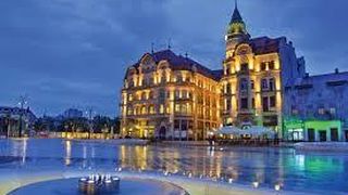 Oradea este unul dintre oraşele cu o evoluţie fulminantă! Autorităţile locale au investit bani frumoşi &icirc;n reabilitare, iar turiştii au depăşit numărul locuitorilor