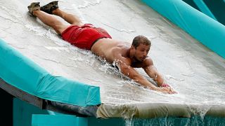 Imagini incredibile cu Ferucio la o lună de la ieşirea de la Exatlon! Cum arată &rdquo;faimosul&rdquo; &icirc;n c&acirc;rje &icirc;n timp ce face un grătar!