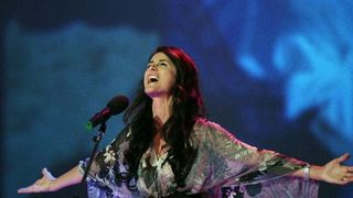 Cu ce c&acirc;ntăreţ rom&acirc;n s-ar fi iubit Mădălina Manole &icirc;nainte de sinucidere? &rdquo;Corina Chiriac ar fi asistat accidental la doua scene "de dragoste" dintre Manole şi un coleg de breaslă!&rdquo;