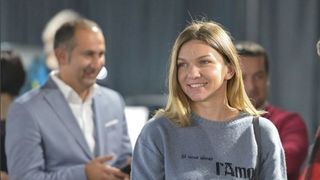 Geanta de piele &ldquo;Simona Halep&rdquo; costă o avere! E personalizată &icirc;n culorile turneului de la Roland Garros!