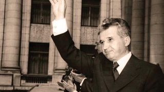 Limuzina lui Nicolae Ceauşescu s-a vândut la licitaţie! Bijuteria din 1973 s-a dat cu 49.500 de euro!