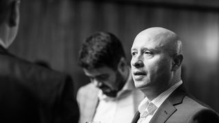 Sebastian Bodu &icirc;şi vinde sculele muzicale din casă! Vezi c&acirc;ţi bani cere fostul şef al Fiscului pe staţia şi boxele profesionale &icirc;nalte de 2 metri! DEZVĂLUIRI