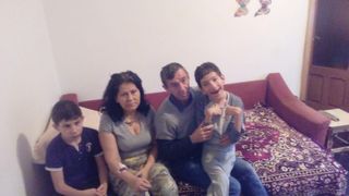 Apelul DISPERAT al familiei ajutate de Becali anul trecut! "Vă rugăm din suflet" Copiii sunt grav bolnavi, mama are insuficienţă renală, iar capul familiei nu mai are bani pentru chirie. Haideţi să îi ajutăm de Sărbători, situaţia lor e cutremurătoare! EX