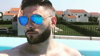 Fiul lui Marian Vanghelie se distrează &icirc;n Seychelles, &icirc;ntr-un hotel de 5 stele cu vedere la Oceanul Indian! Vanghelie Jr plăteşte 2.000 de euro pe noapte doar pentru cazare!