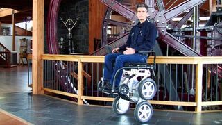 iBOT, noua minune a tehnologiei propusa de Toyota! Asta este scaunul cu rotile al viitorului!