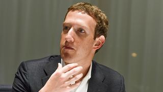 Conturile lui Mark Zuckerberg de pe mai multe retele de socializare au fost sparte de hackeri
