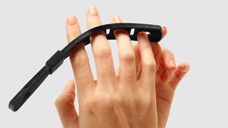 A aparut tastatura purtata pe degete! Dispozitivul este inventia unui britanic si costa 106 euro