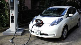 Veste buna pentru proprietarii de masini electrice. Cora instaleaza statii de incarcare in parcarile magazinelor