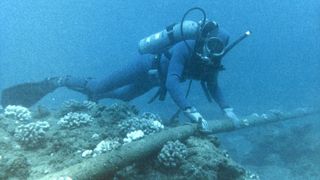 Google a dat in folosinta noua conexiune prin fibra optica submarina ce conecteaza SUA de Japonia. Cablul are o lungime record