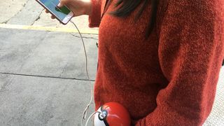 Si tu esti fan Pokemon Go? Ce te faci atunci cand ramai fara baterie la telefon? O companie a venit cu solutia perfecta!