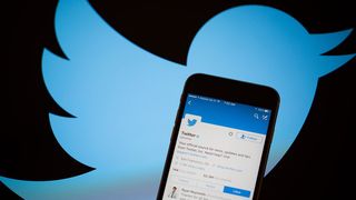 Twitter ar putea fi scos la vanzare. Google şi Salesforce par interesate de preluarea companiei