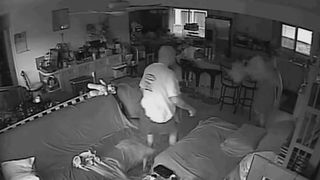 Prima filmare completă cu un Galaxy Note 7 care scoate fum. Proprietarei telefonului i s-a facut rau