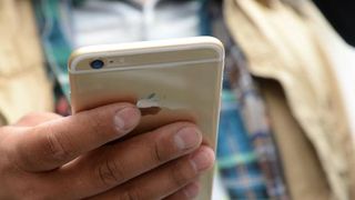 Veniturile Apple au scazut pentru prima oara in ultimii 15 ani