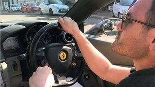 Motivul uluitor pentru care un tanar isi vinde bolidul de lux marca Porsche pentru 20 de lire sterline. Care e conditia