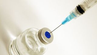 Vaccinul care vindecă tumorile canceroase va fi disponibil de anul viitor!