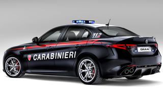 Alfa Romeo a construit o masina pentru politistii italieni! Este eleganta, rapida si destinata sa faca transporturi urgente
