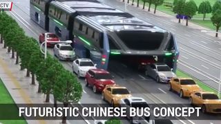 Chinezii au construit mega autobuzul care permite masinilor sa circule pe sub el