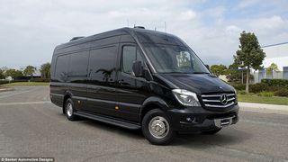 Dintr-o simpla dubita a devenit cel mai luxos mijloc de transport. Cum arata masina de 400.000 de dolari, cu scaune rabatabile si mini-bar