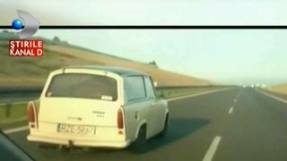 Nu-ti va veni sa crezi. Un trabant a fost surprins pe autostrada gonind cu 200 de kilometri la ora!