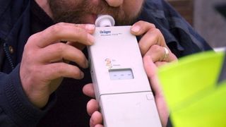 Masuri usturatoare pentru soferii prinsi bauti la volan. Isi pot pierde carnetul auto pentru totdeauna, conform unui nou proiect de lege